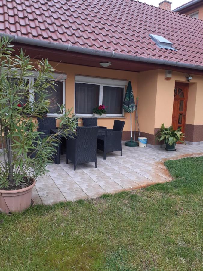 Szahara Vendeghaz Apartment Kerekegyháza Екстериор снимка