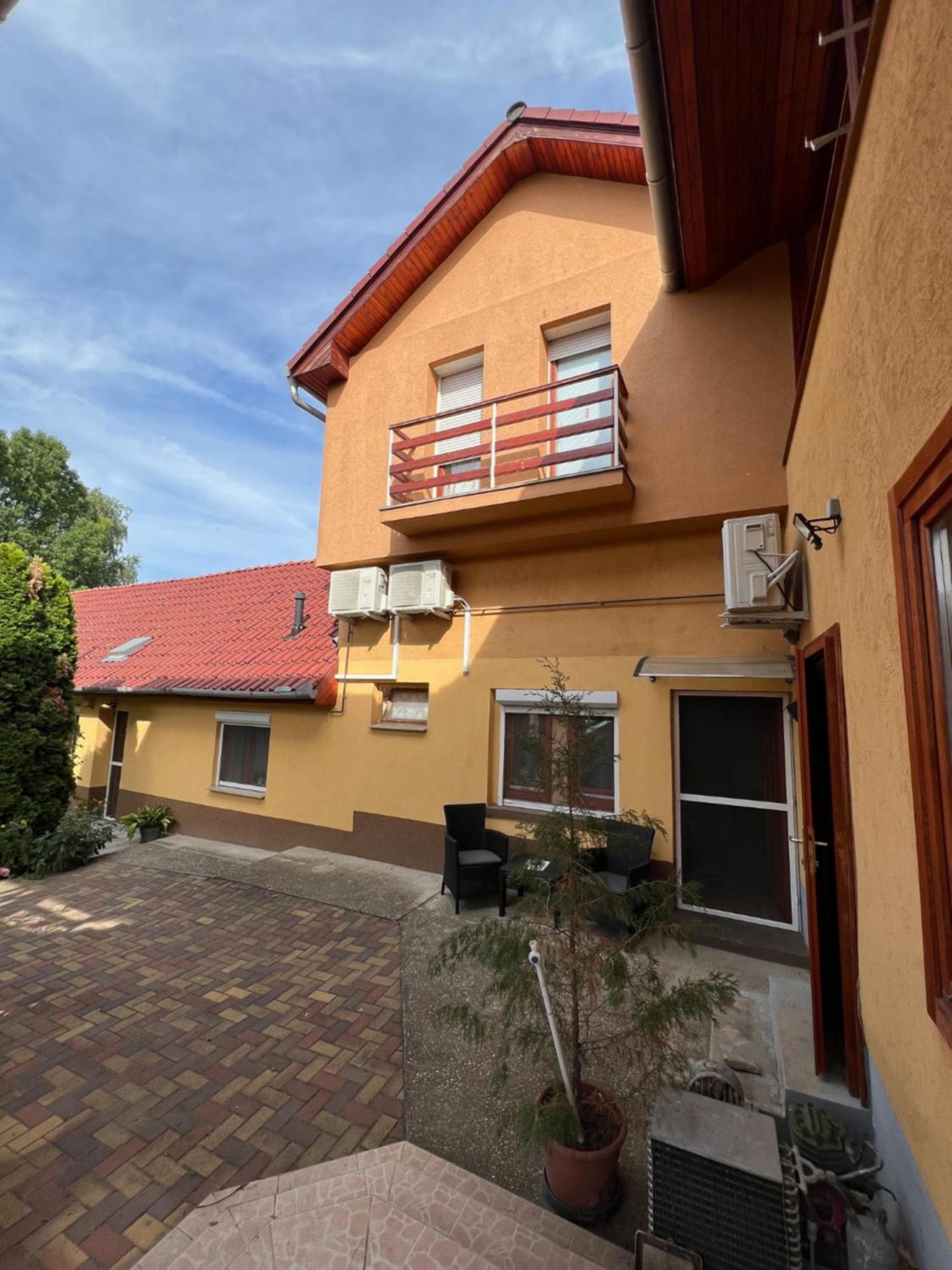 Szahara Vendeghaz Apartment Kerekegyháza Екстериор снимка