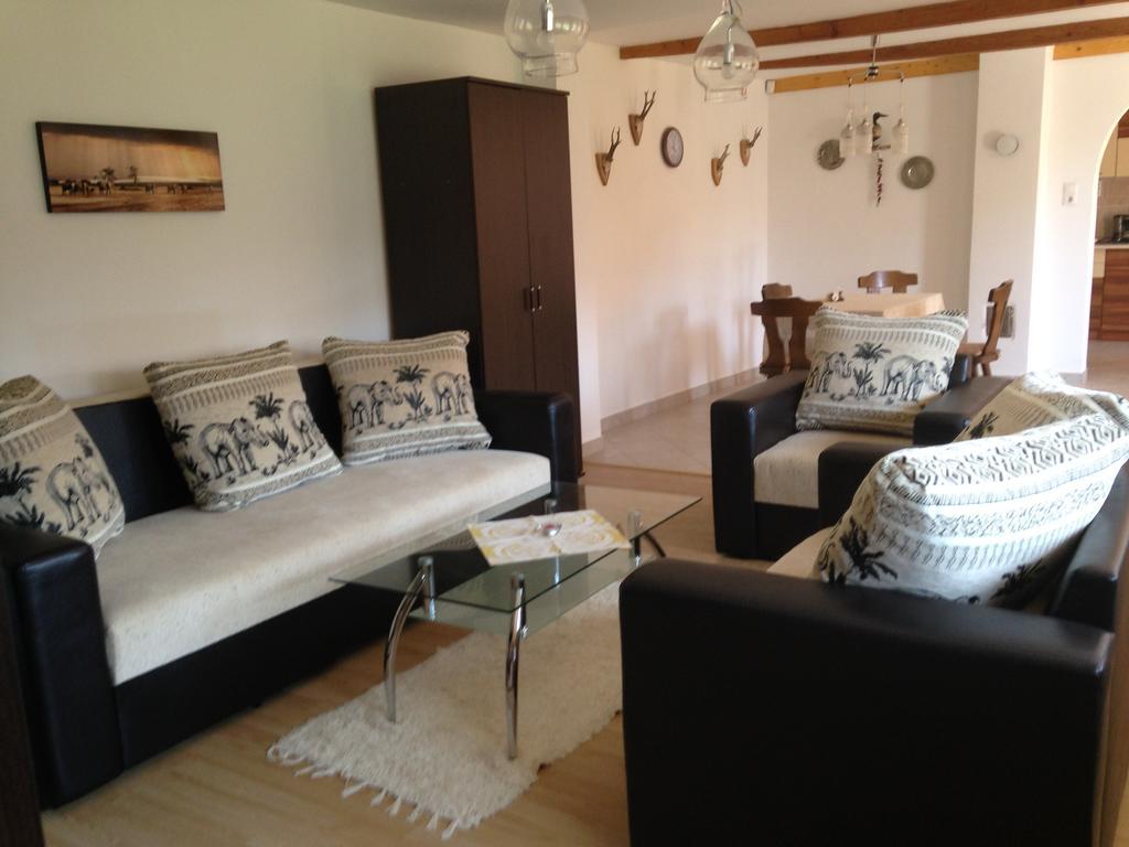 Szahara Vendeghaz Apartment Kerekegyháza Екстериор снимка