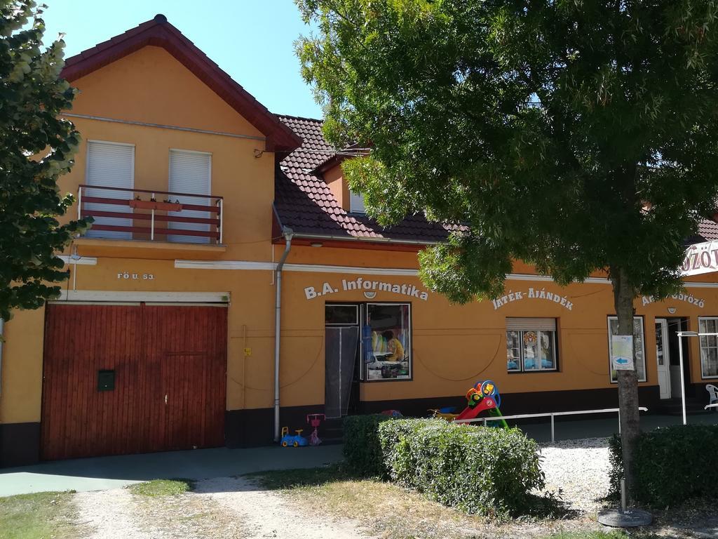 Szahara Vendeghaz Apartment Kerekegyháza Екстериор снимка